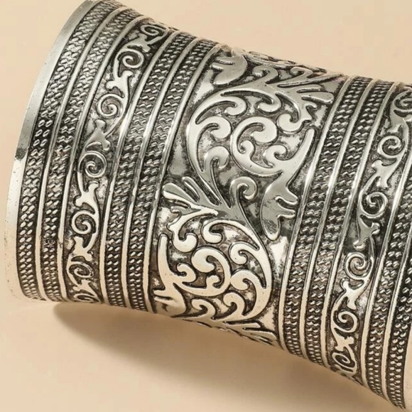 Metal bangle - Picture 2 of 2